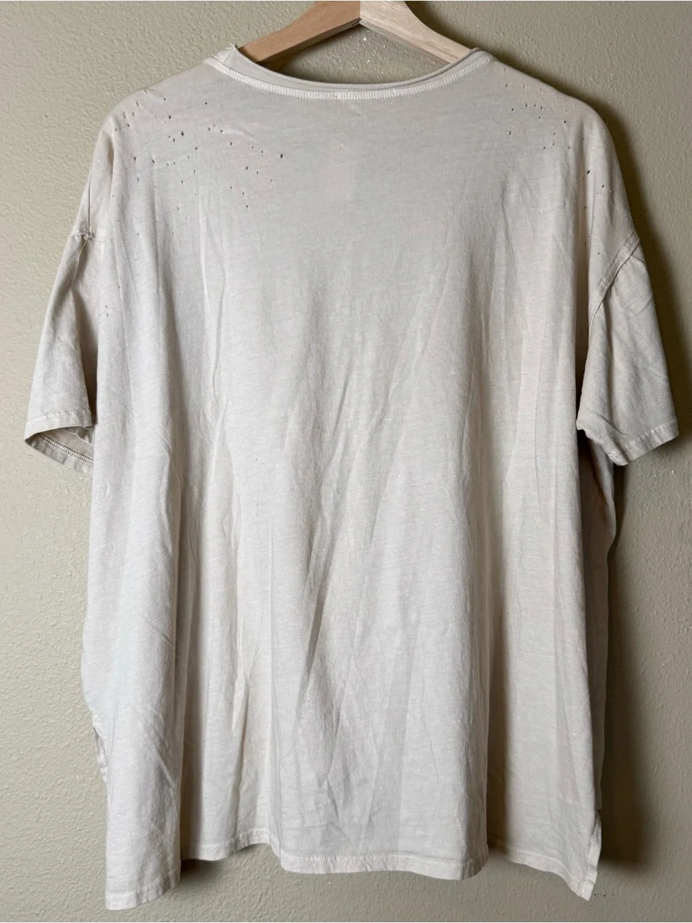 NWT I Love Linen Iron White Man Distressed Tee Size Medium - Picture 4 of 6